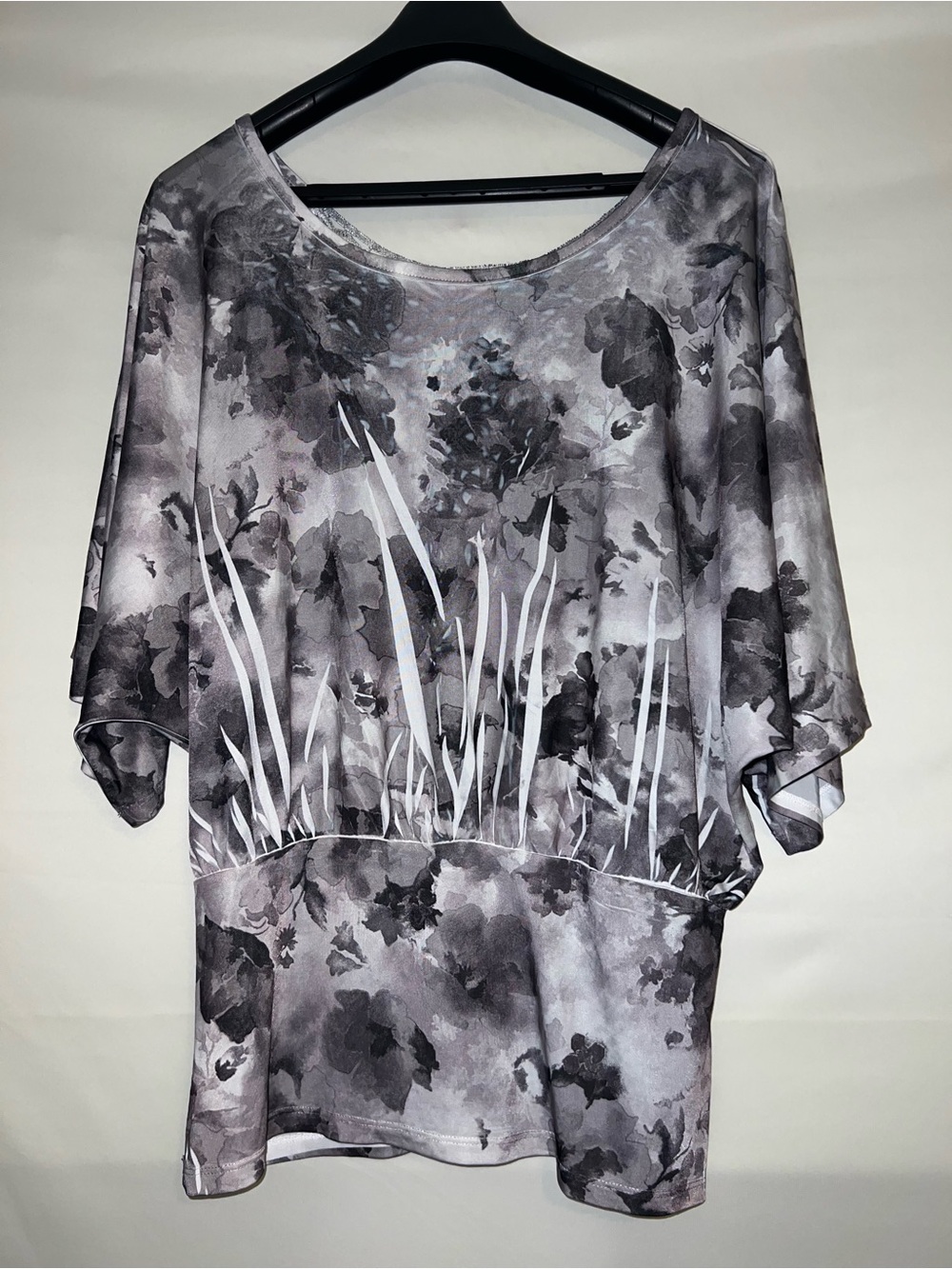 Women's Floral Watercolor Relaxed Top in Gray